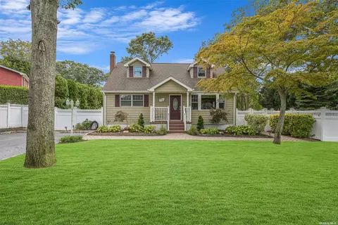 60 N Morris Ave, Farmingville, NY 11738