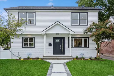 404 Garfield Ave, Mineola, NY 11501