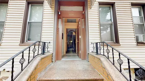 73-20 70th St, Glendale, NY 11385