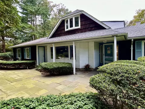 101 Darrow Ln, Greenlawn, NY 11740