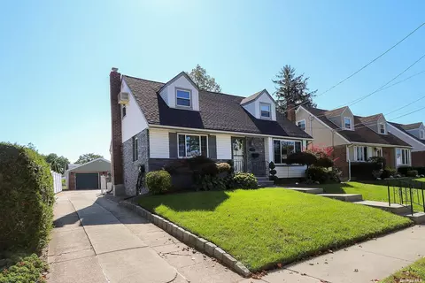 65 Arlington Ave, Valley Stream, NY 11580