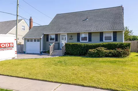 2027 Paddock Rd, Seaford, NY 11783