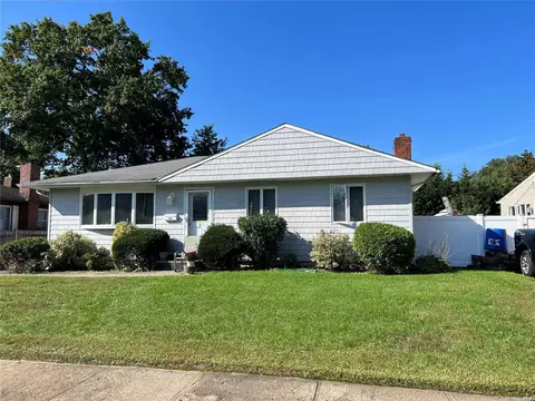 9 James Ave, East Norwich, NY 11732