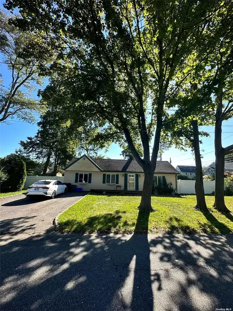 22 Dobie Ave, Huntington, NY 11743