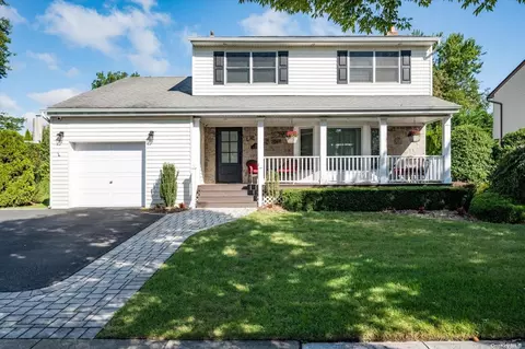 115 Orleans Ln, Jericho, NY 11753