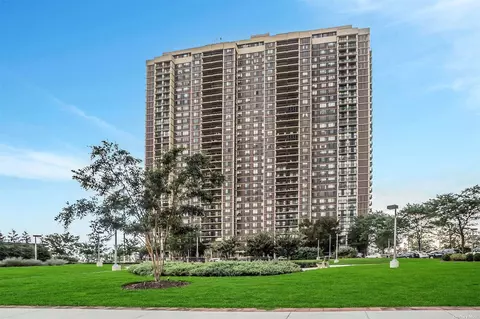 27010 Grand Central Pkwy #3R, Floral Park, NY 11005