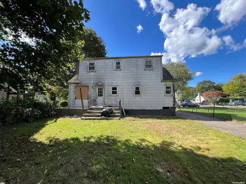 32 11th Ave, Huntington Station, NY 11746