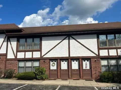 3 Bailey Ct #3, Middle Island, NY 11953