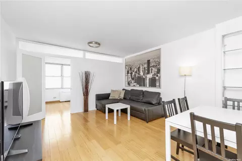 125-10 Queens Blvd #1409, Kew Gardens, NY 11415