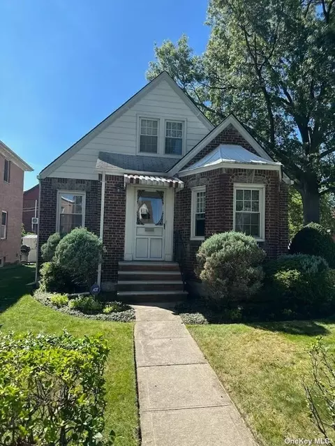 46-04 192 St, Flushing, NY 11358