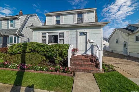 12 Bedford Ct, Bellmore, NY 11710