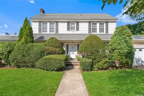 230 Burtis Ave, Rockville Centre, NY 11570