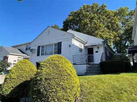 69-19 223rd St, Bayside, NY 11364