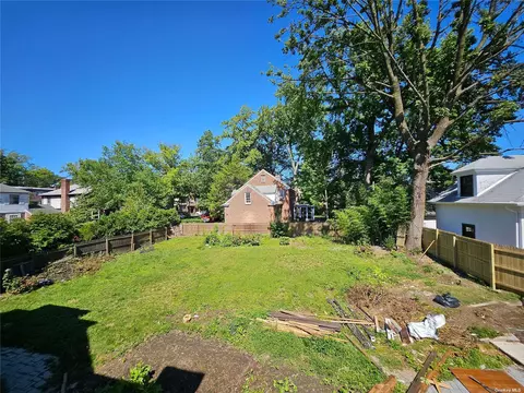 32-35 W 164th St, Flushing, NY 11358