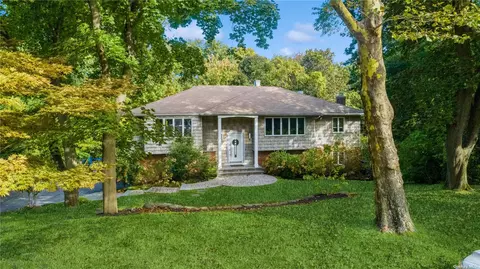 3 Danville Ct, Greenlawn, NY 11740