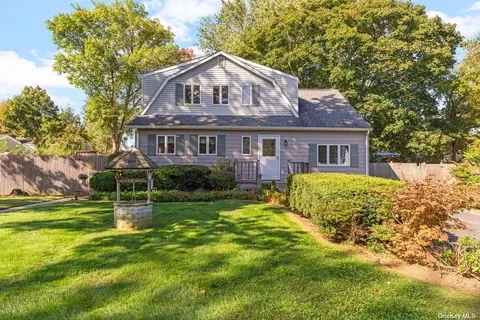 20 Bellwood Ave, South Setauket, NY 11720