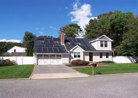 5 2nd St, East Moriches, NY 11940
