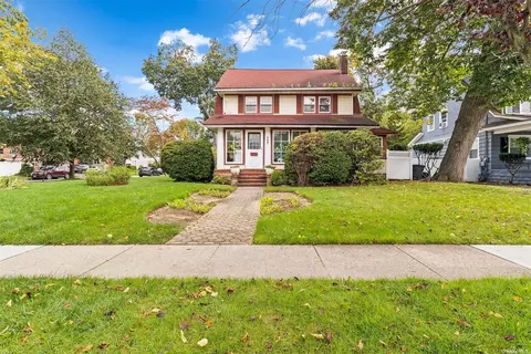 181 S Long Beach Ave, Freeport, NY 11520