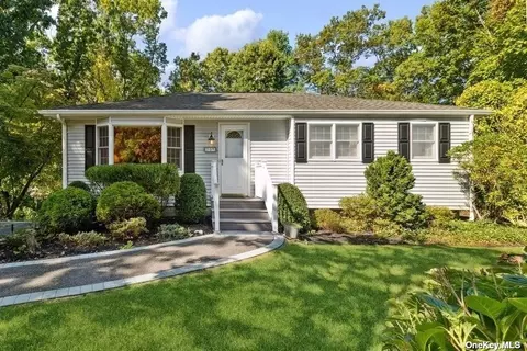 30 Jackson Ave, Sound Beach, NY 11789