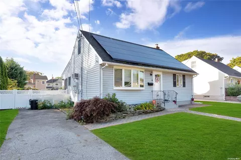 144 N Kings Ave, North Massapequa, NY 11758