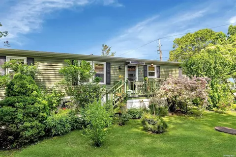 82 Maple St #82, East Quogue, NY 11942
