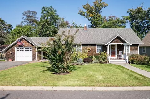 47 Bourdette Pl, Amityville, NY 11701