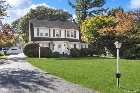 50 Maple Ave, Westbury, NY 11590