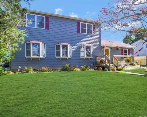159 Lakeview Dr, Mastic Beach, NY 11951