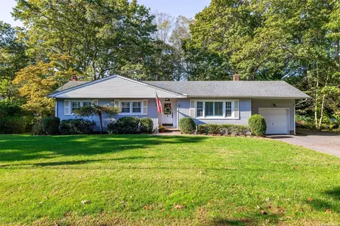 1055 Wells Rd, Laurel, NY 11948