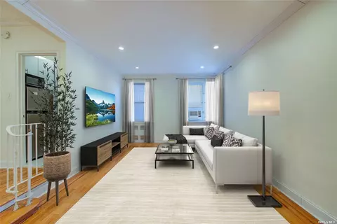 76-36 113th St #3F, Forest Hills, NY 11375