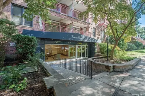 43-25 Douglaston Pkwy #1E, Douglaston, NY 11363