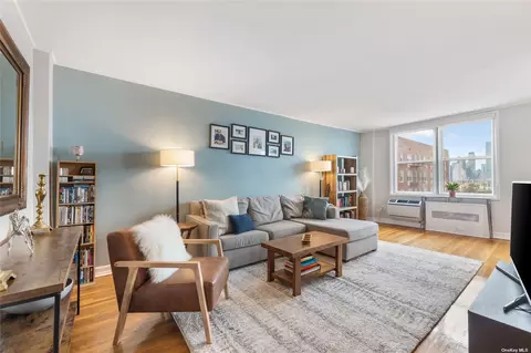 46-01 39th Ave #521, Sunnyside, NY 11104
