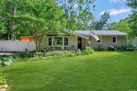 50 W Mastic Blvd, Shirley, NY 11967