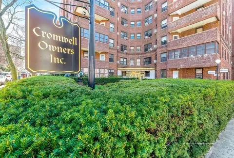 69-60 108th St #501, Forest Hills, NY 11375