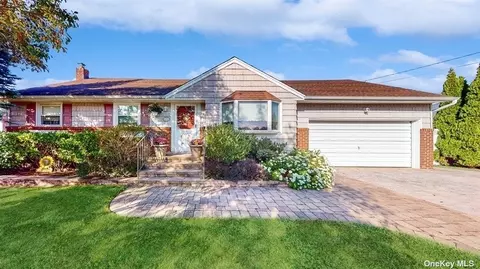 56 Quincy Pl, West Islip, NY 11795