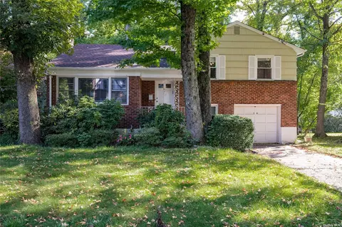 2 Cary Rd # a, Great Neck, NY 11021