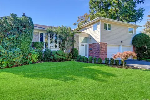 43 Sullivan Dr, Jericho, NY 11753