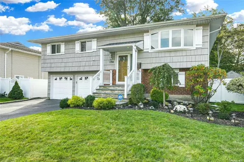 1788 Roberta Ln, Merrick, NY 11566