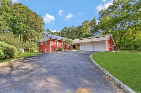 4 Tyler Dr, Dix Hills, NY 11746