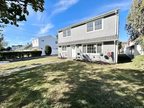 119 Cleveland Pl, Massapequa, NY 11758
