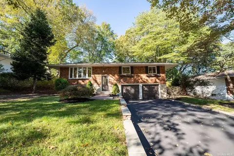 42 Mackay Dr, Hauppauge, NY 11788