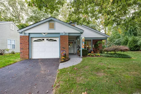 7 Bedford Ct #7, Ridge, NY 11961