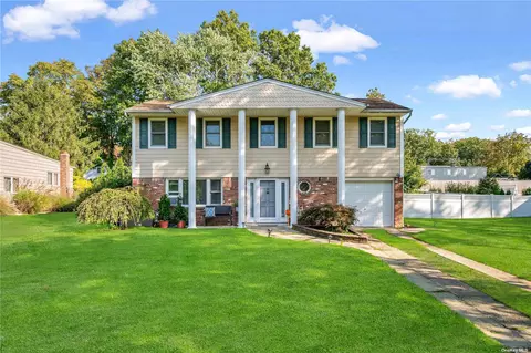 28 Dorchester Rd, Smithtown, NY 11787