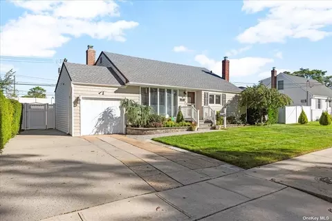 265 Tyrconnell Ave, Massapequa Park, NY 11762