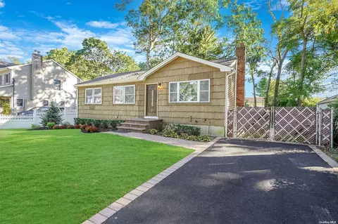 30 Engelke St, Patchogue, NY 11772