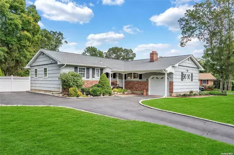 7 Galahad Ln, Nesconset, NY 11767
