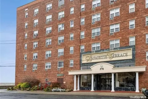370 W Broadway #1E, Long Beach, NY 11561