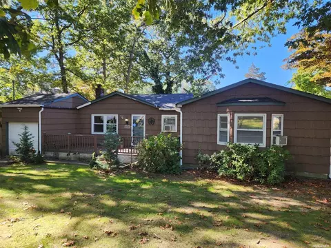 22 Mitchell Dr, Sound Beach, NY 11789