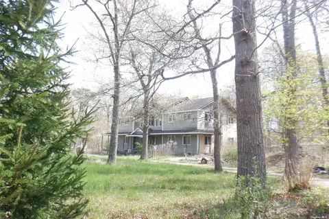 Undisclosed, Ridge, NY 11961