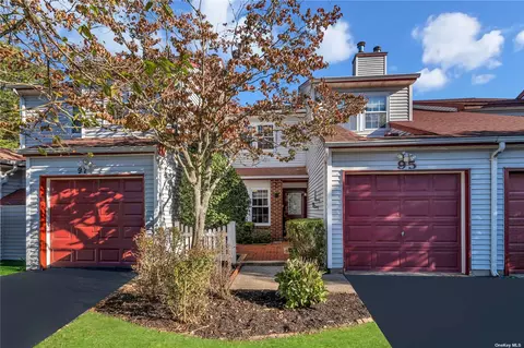 95 Strathmore Court Dr #95, Coram, NY 11727